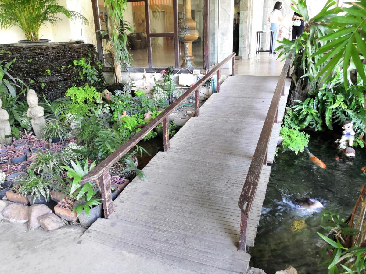 26 Condo With Pool Opposite The Train Station, Near Old City And Nimman Csiangmaj Kültér fotó