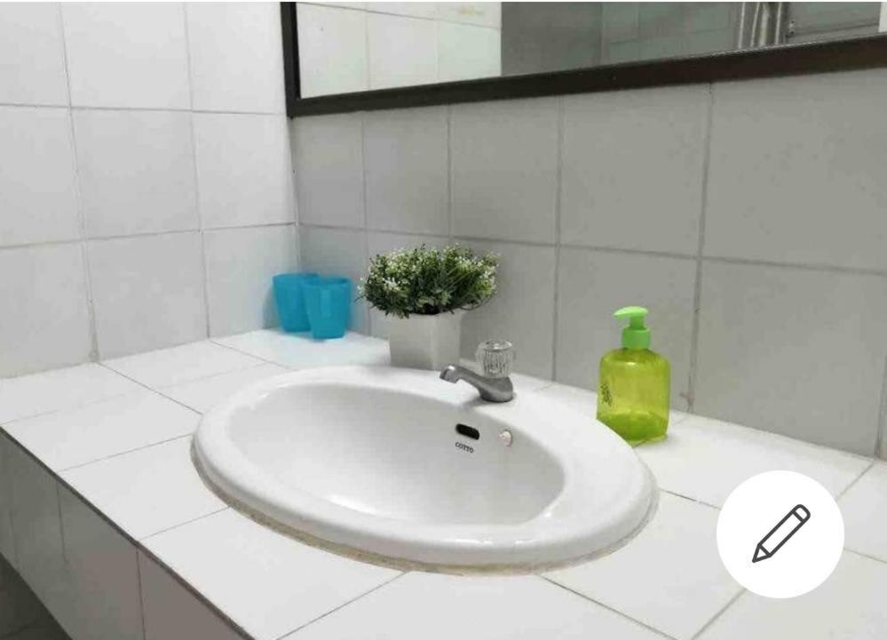 26 Condo With Pool Opposite The Train Station, Near Old City And Nimman Csiangmaj Kültér fotó